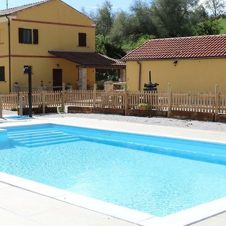 Agriturismo Fattoria Del Colle 이에시 외부 사진