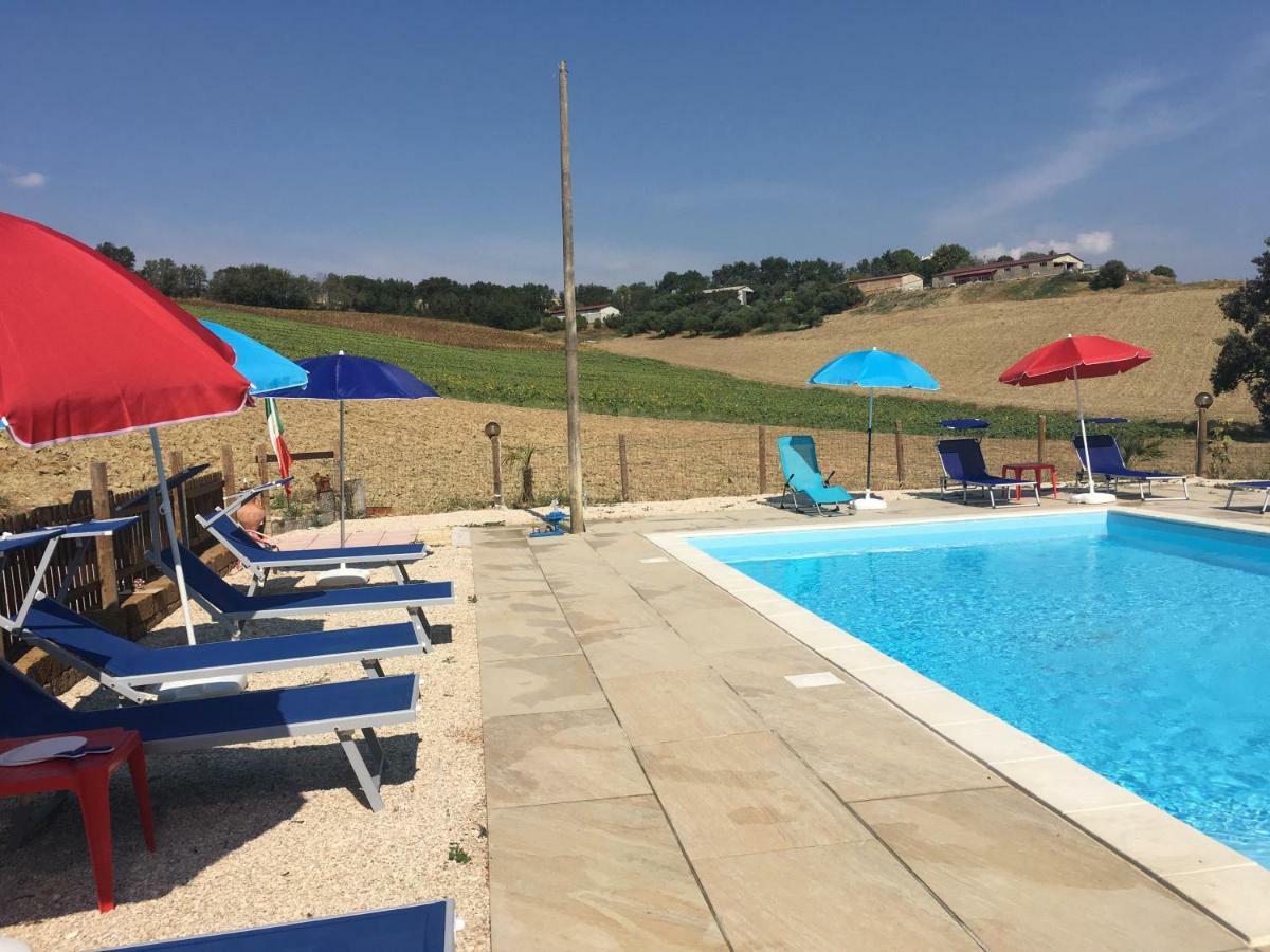 Agriturismo Fattoria Del Colle 이에시 외부 사진
