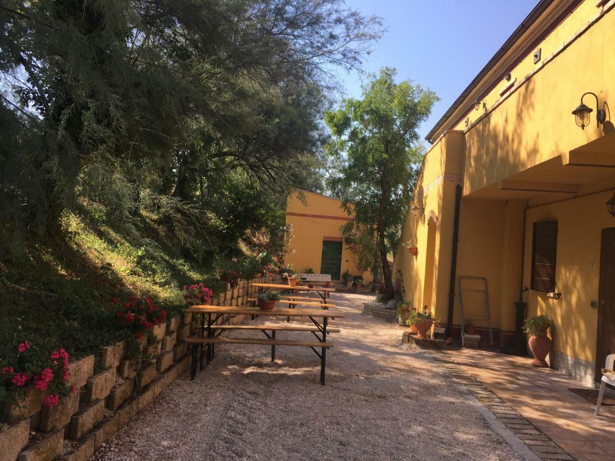 Agriturismo Fattoria Del Colle 이에시 외부 사진