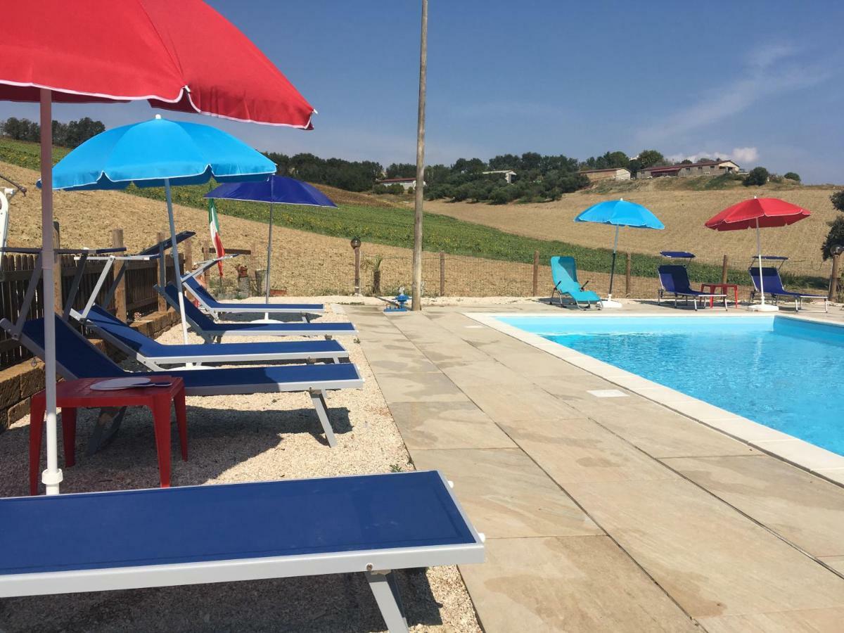 Agriturismo Fattoria Del Colle 이에시 외부 사진
